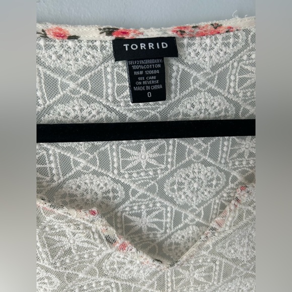 Torrid Sz Large White Pink Floral Ivory Lace Inset Chiffon Blouse Chasing Ditsy - Picture 4 of 7